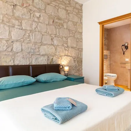 Eye House 1873 Homestay