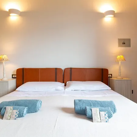 Eye House 1873 * Bosa