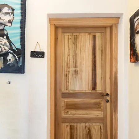 Eye House 1873 Homestay *