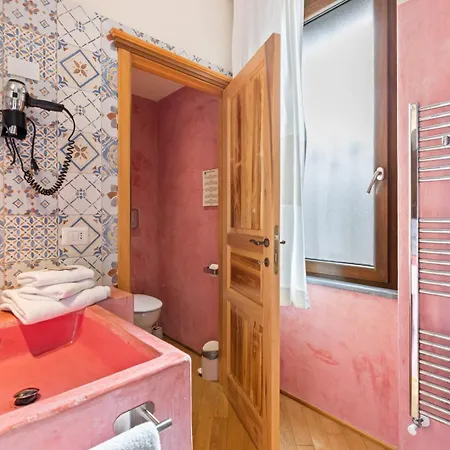 Проживание в семье Eye House 1873