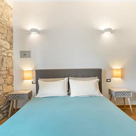 Eye House 1873 Homestay Bosa